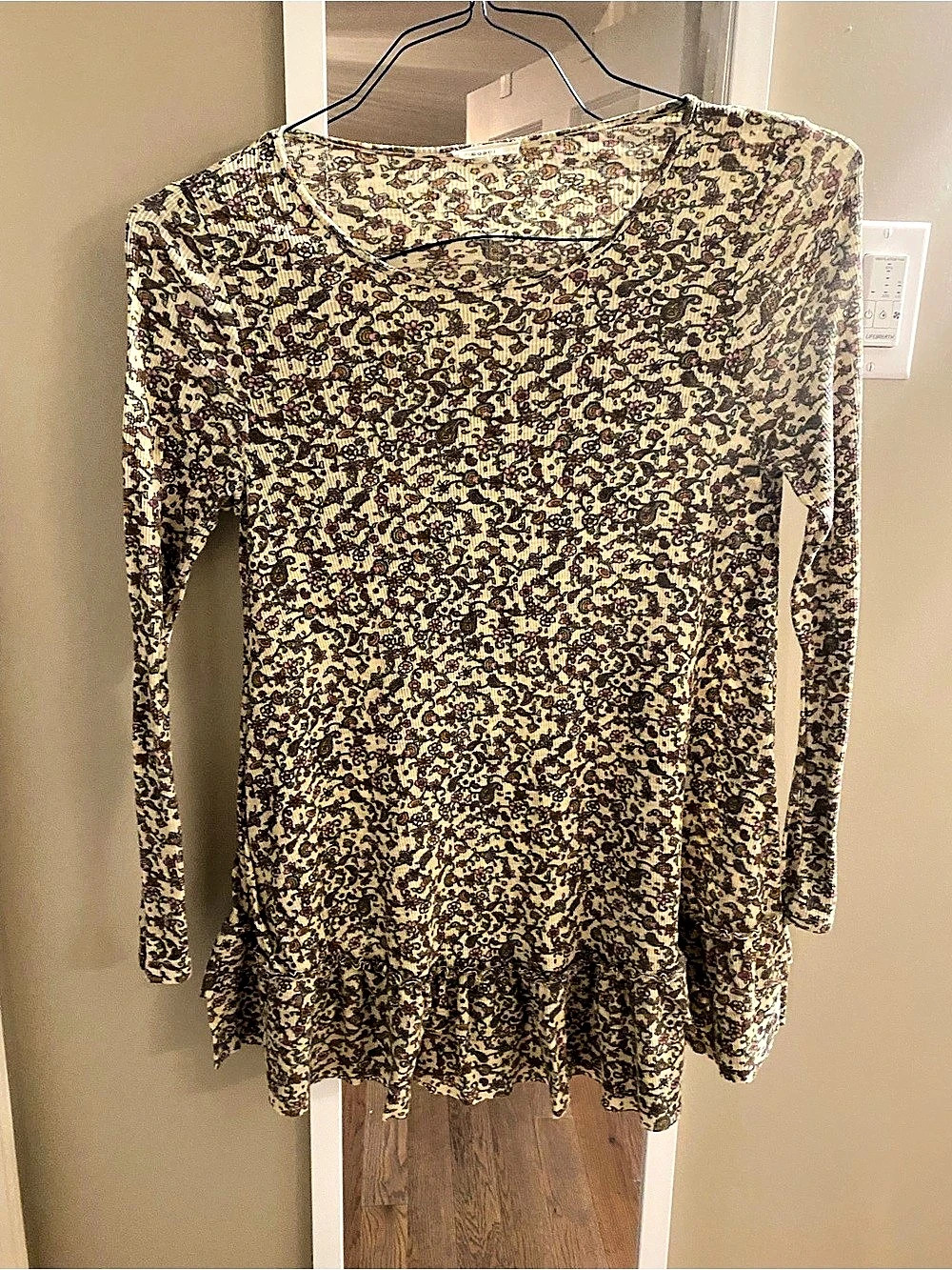 easel Floral tunic in Brown & Cream Like New